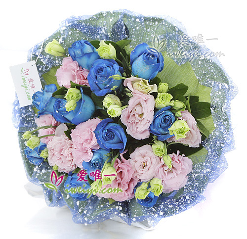 bouquet of 11 blue roses and pink lisianthus