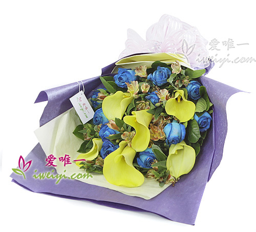 bouquet di 11 rose blu e 6 calle gialle