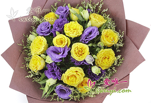 bouquet of 12 yellow roses and violet lisianthus