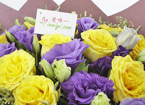 envoyer un bouquet de roses jaunes et de lisianthus violets en Chine