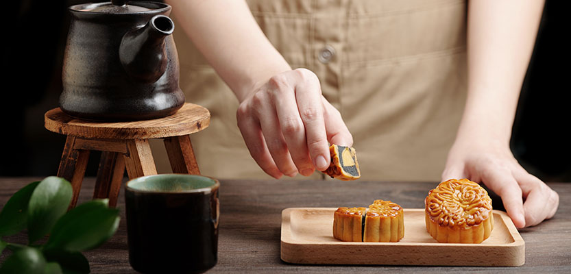 Cut mooncakes